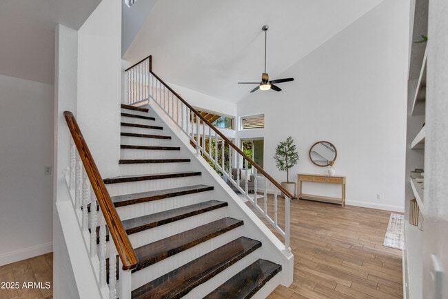 Building Photo - 2119 E New Bedford Dr