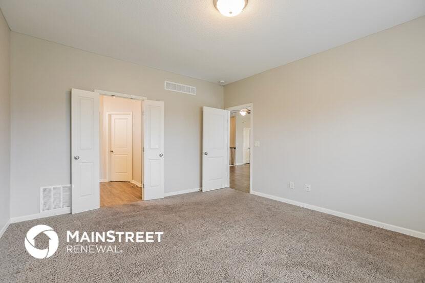 Building Photo - 211 NE Kim Ct