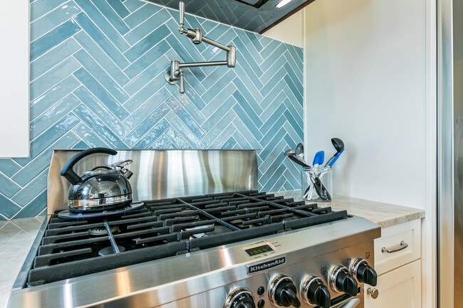 Building Photo - 681 Ocean Palm Way