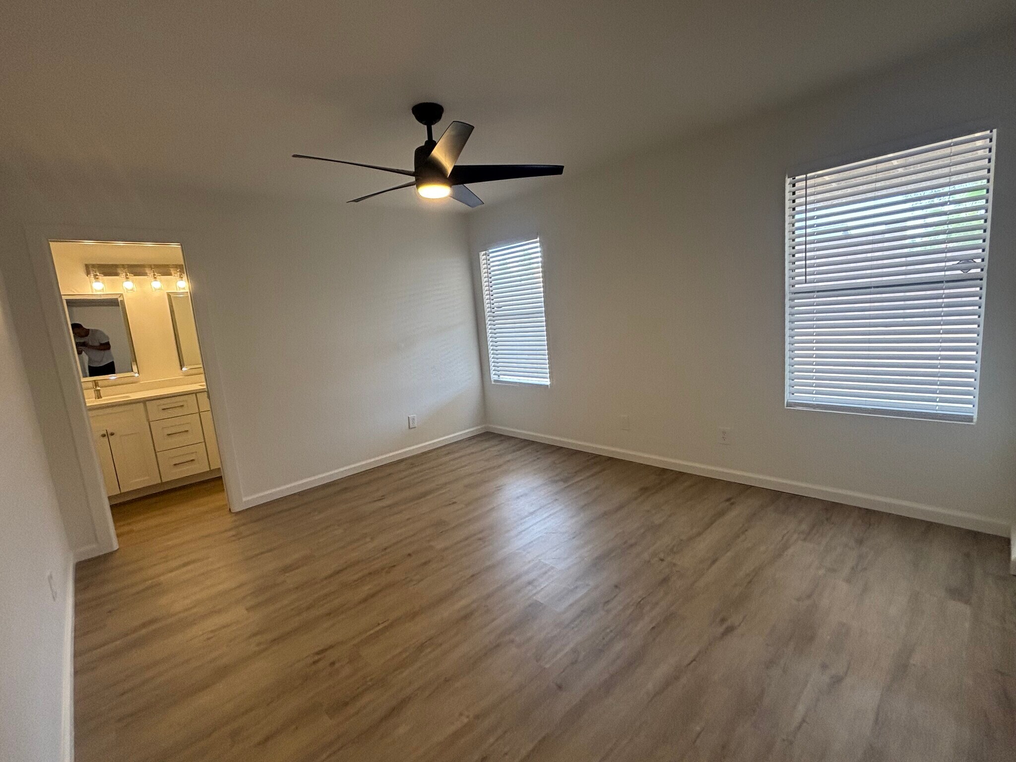 Building Photo - 9940 E Gray Hawk Dr
