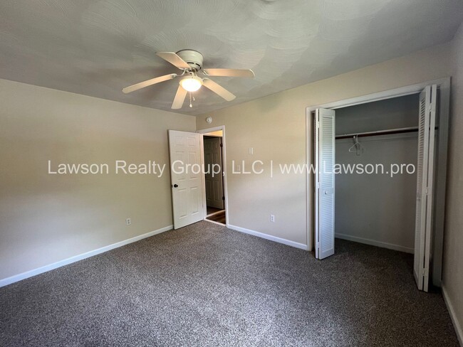Building Photo - Cozy and Clean on a Cul De Sac-Move In Ready!