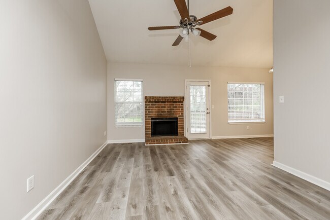 Building Photo - 230 High Chaperal Dr