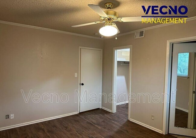 Building Photo - 3643 Richwood Dr