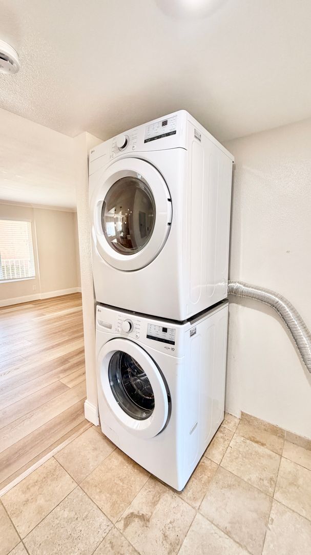 Building Photo - Lovely Downstairs, Entry-Level, End Unit Condo in the Private Diamante HOA Community of Bonsall, ...