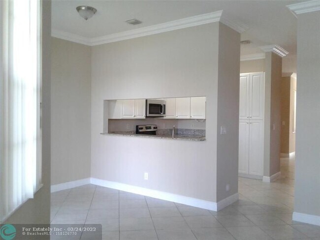 Building Photo - 3409 Lakeside Dr