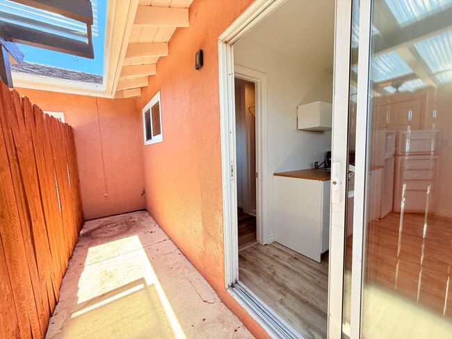 Building Photo - Cozy Studio Unit in Lompoc – Utilities Inc...