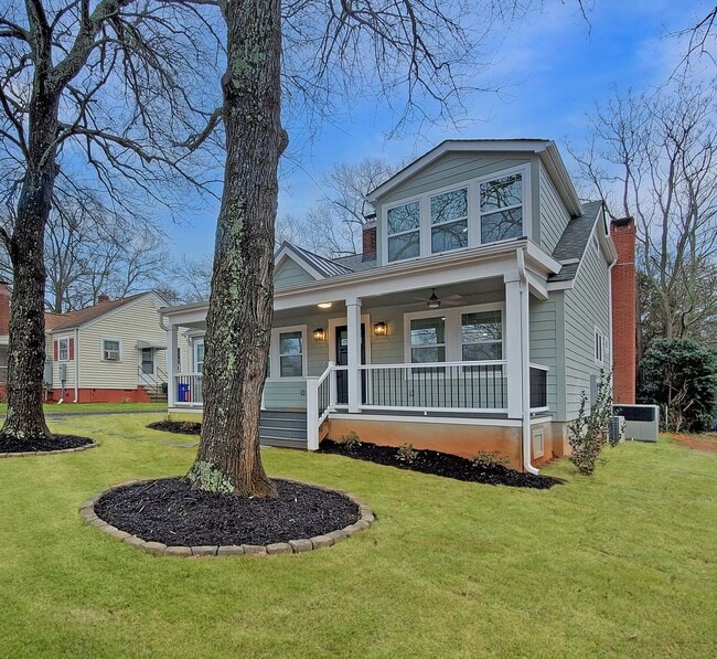 Building Photo - Minutes from Downtown Greenville in a Beautifully Remodeled Custom Home!