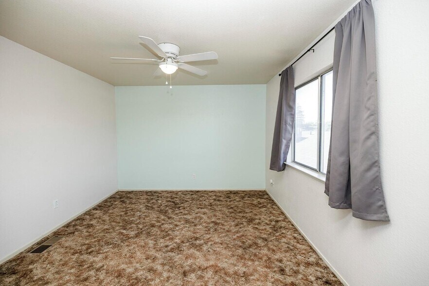 Building Photo - 1580 N Denair Ave