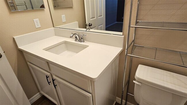 Building Photo - 3448 Current Ave