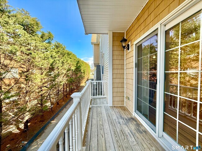 Building Photo - 27 Ferris Ave