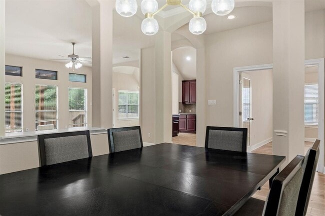 Building Photo - 7436 Bonniebrook Dr