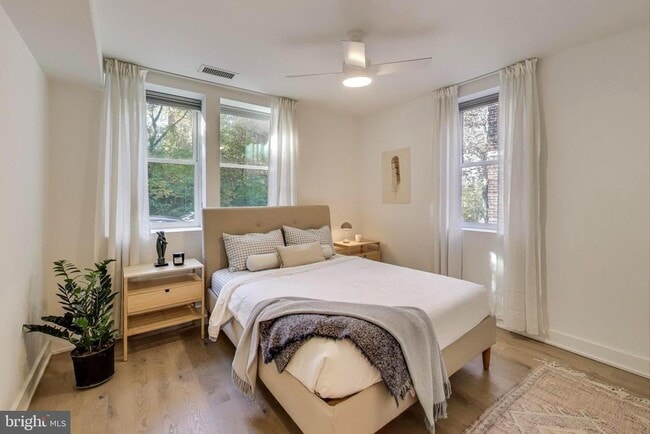 Building Photo - 4017 Davis Pl NW