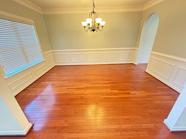 Building Photo - Beautiful 4Bed/2.5 Bath Home in Wren Creek!