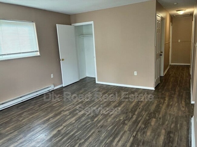 Building Photo - 2609 Fairport Ave