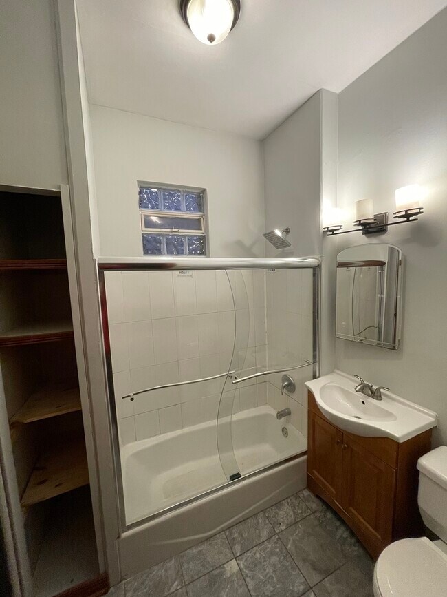 Building Photo - 3532 N Elston Ave