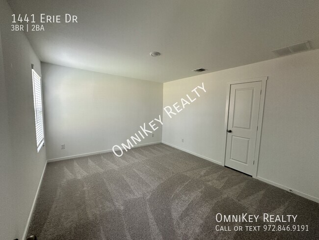Building Photo - 1441 Erie Dr