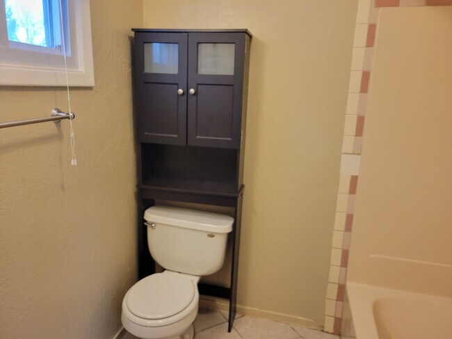 Building Photo - 419 Mallory