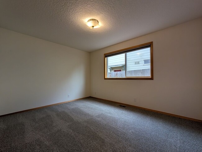 Building Photo - Beautiful 3-Bedroom, 2-Bath Home With fenced yard!