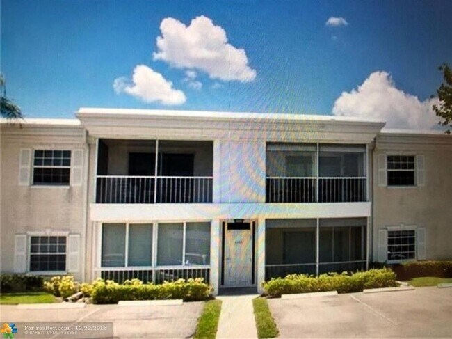Building Photo - 6439 Bay Club Dr