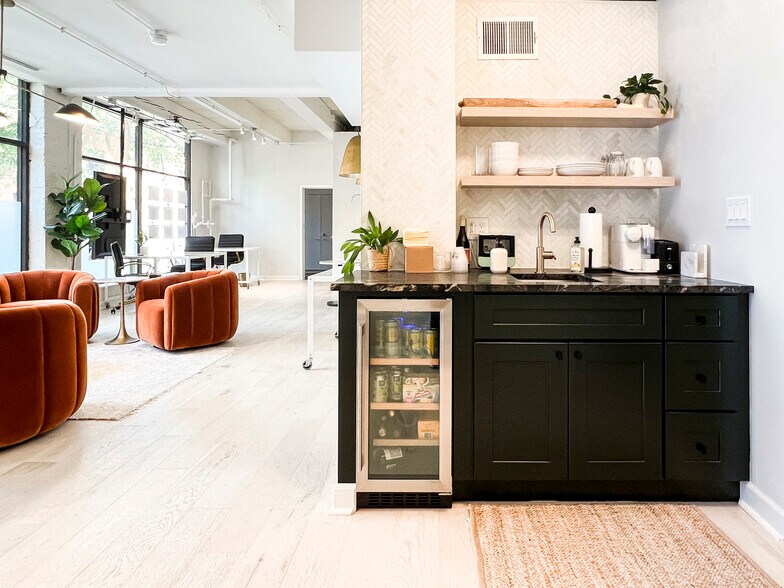 Building Photo - 1113 W Armitage Ave