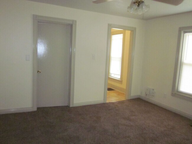 Building Photo - 810 Huestis Ave