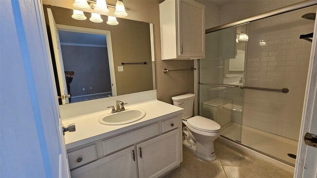 Building Photo - 33 April Point Dr N