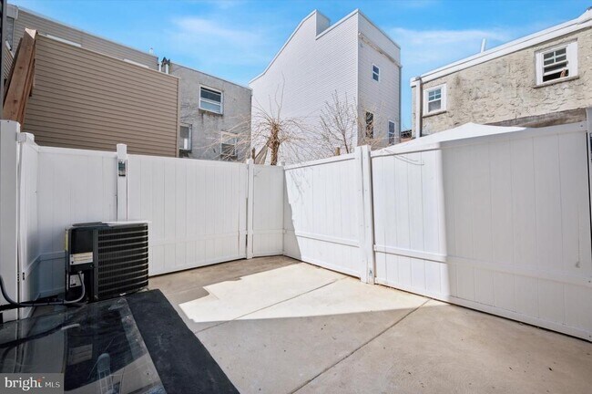 Building Photo - 2542 Arcadia St