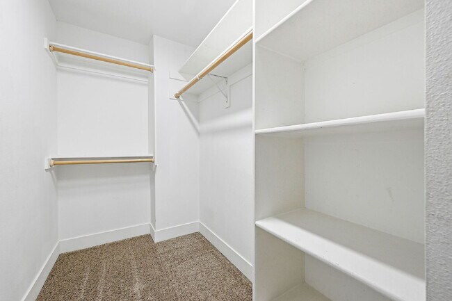 Building Photo - 3 Bed, 2.5 Bath Townhome Centrally Located– Bend, OR
