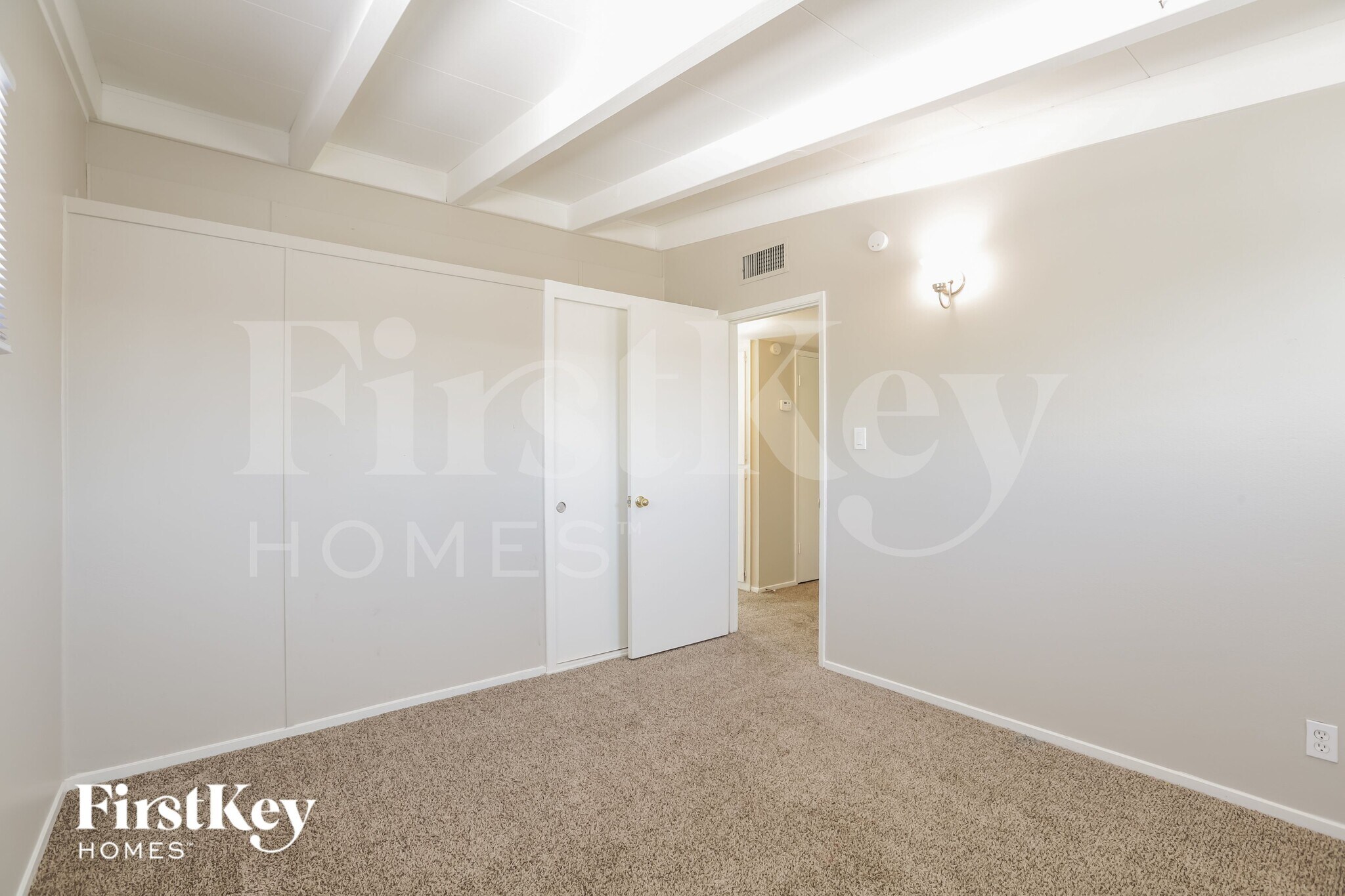 Building Photo - 333 S Mallard St