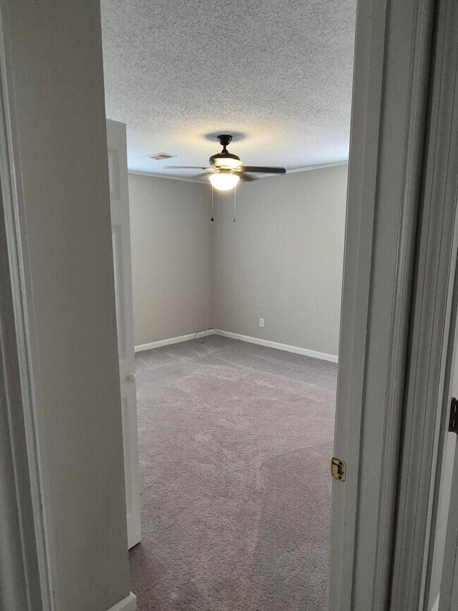 Building Photo - 3314 Oakridge Dr