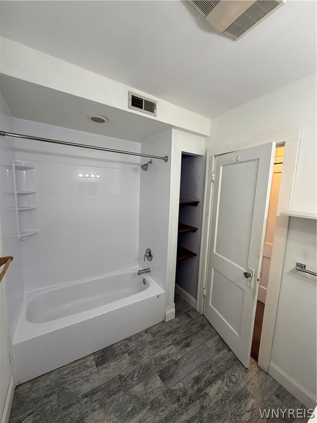 Building Photo - 125 Eiseman Ave