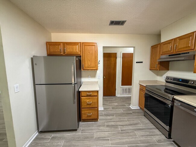 Building Photo - 1035 Peakview Dr