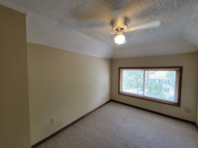 Building Photo - 604 W Seerley Blvd