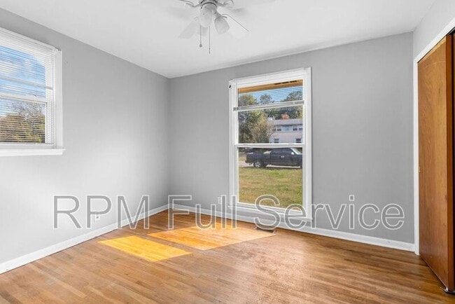 Building Photo - 465 Clearwater Dr