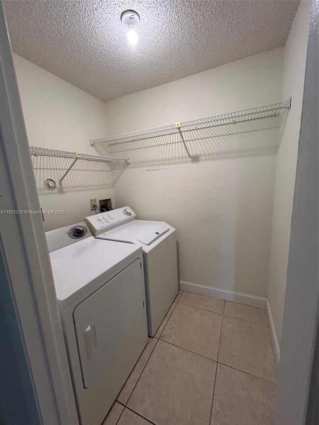 Building Photo - 6838 Bridlewood Ct