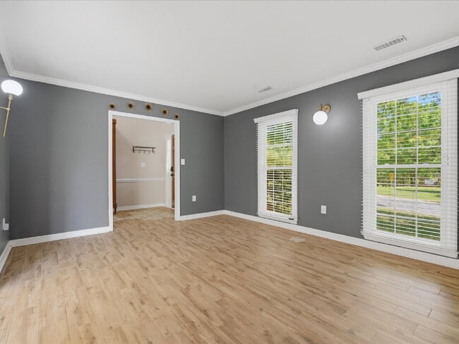 Building Photo - 9437 Fairmead Dr
