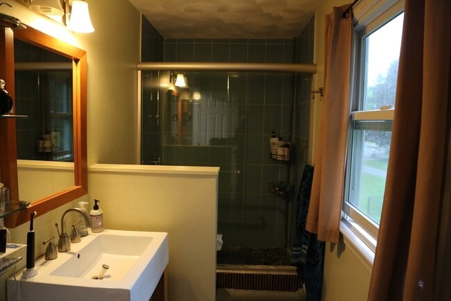 Building Photo - 45 Winterberry Way