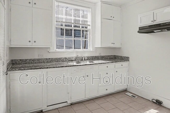 Building Photo - 1811 Fairfax Ave