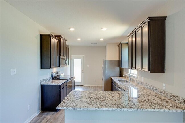 Building Photo - 520 Republic Dr