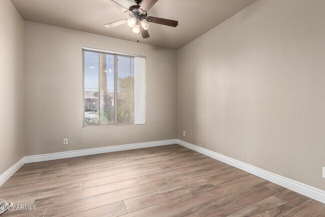 Building Photo - 359 E Horseshoe Ave