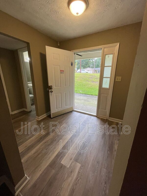 Building Photo - 372 Riverbrook Trail