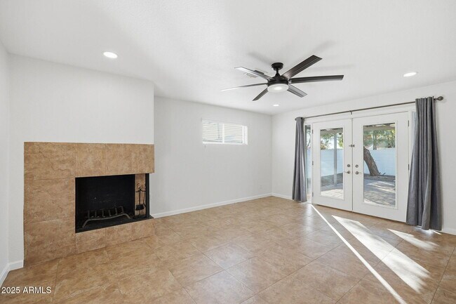 Building Photo - 233 E Huntington Dr