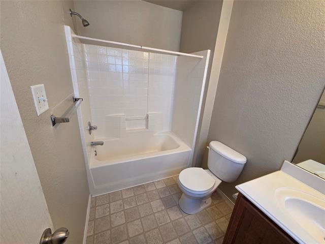 Building Photo - 2326 Kingsway Dr