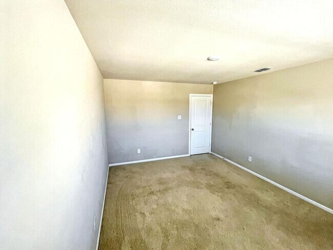 Building Photo - 8729 Heliotrope Ln