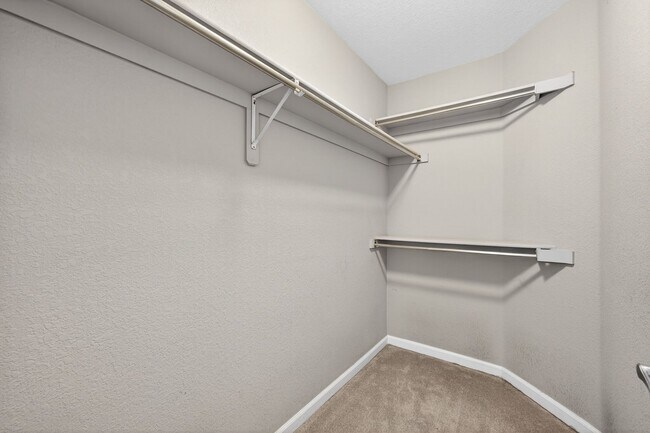 Building Photo - Amazing 3 bedroom home