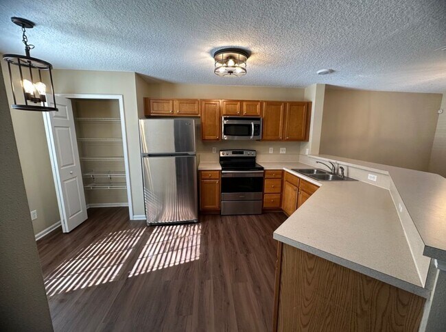 Building Photo - 1630 Vineland Cir