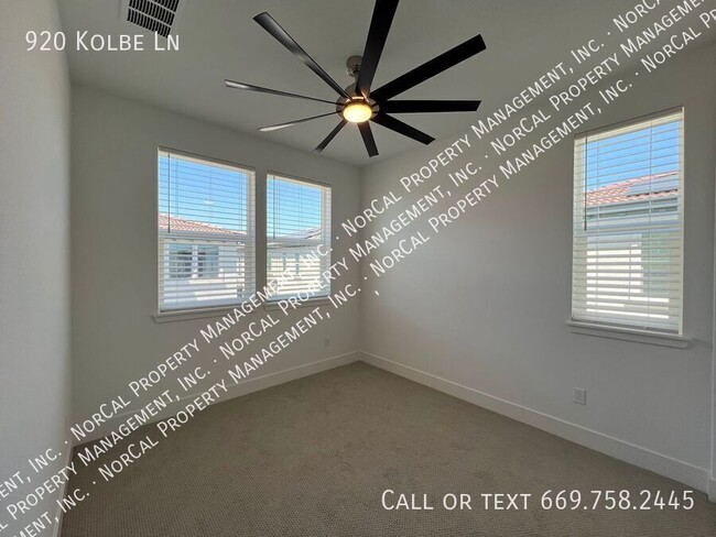 Building Photo - 920 Kolbe Ln