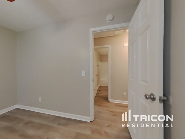 Building Photo - 305 Denae Ct