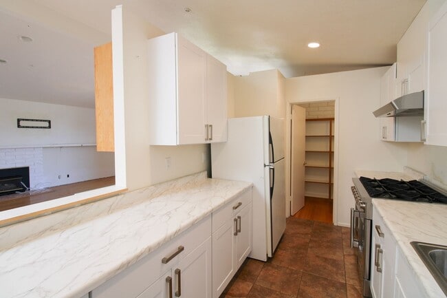 Building Photo - 299 Albert Dr