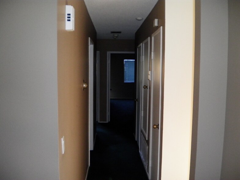 Building Photo - 3232 Little Mountain Dr